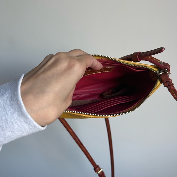 Dooney & Bourke yellow cross body bag - Picture 4 of 4